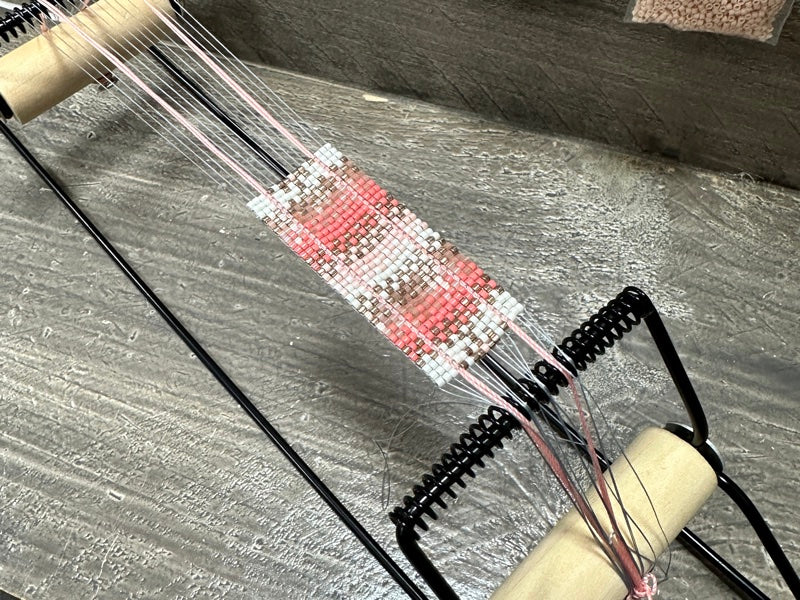 weefraam met miyuki kralen