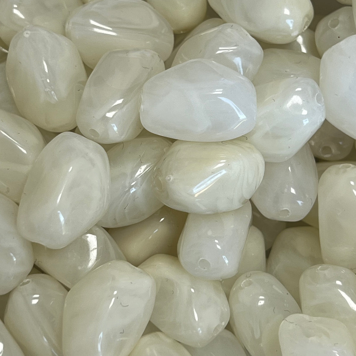 Acryl Kralen Nugget Crème 21mm - per stuk-Kralen-Kraaltjes van Renate