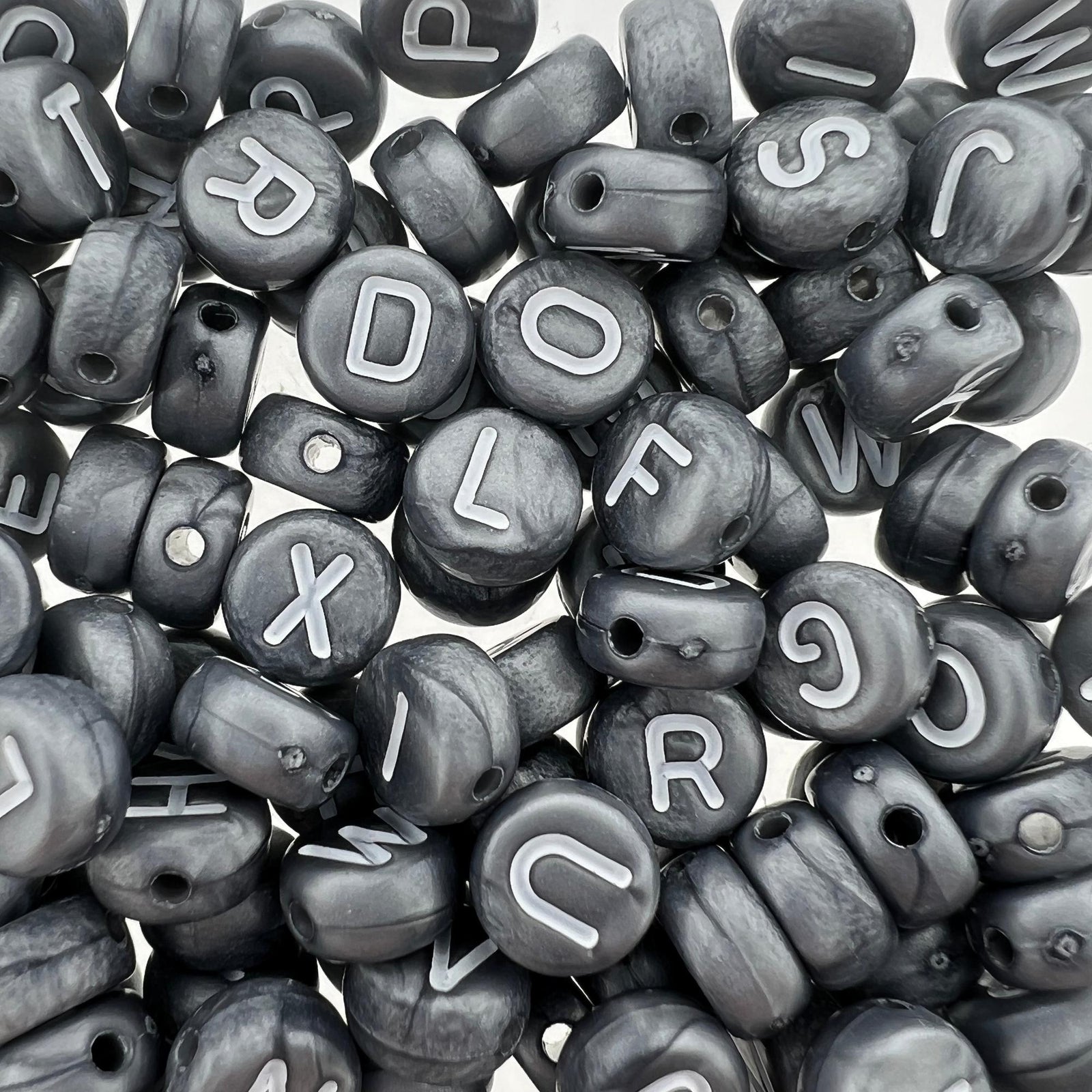 Acryl letterkralen Mix zilver wit 7mm - 100 stuks-Kralen-Kraaltjes van Renate
