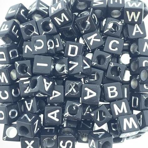 Acryl letterkralen vierkant zwart-zilver 7mm - 100 stuks-Kraaltjes van Renate