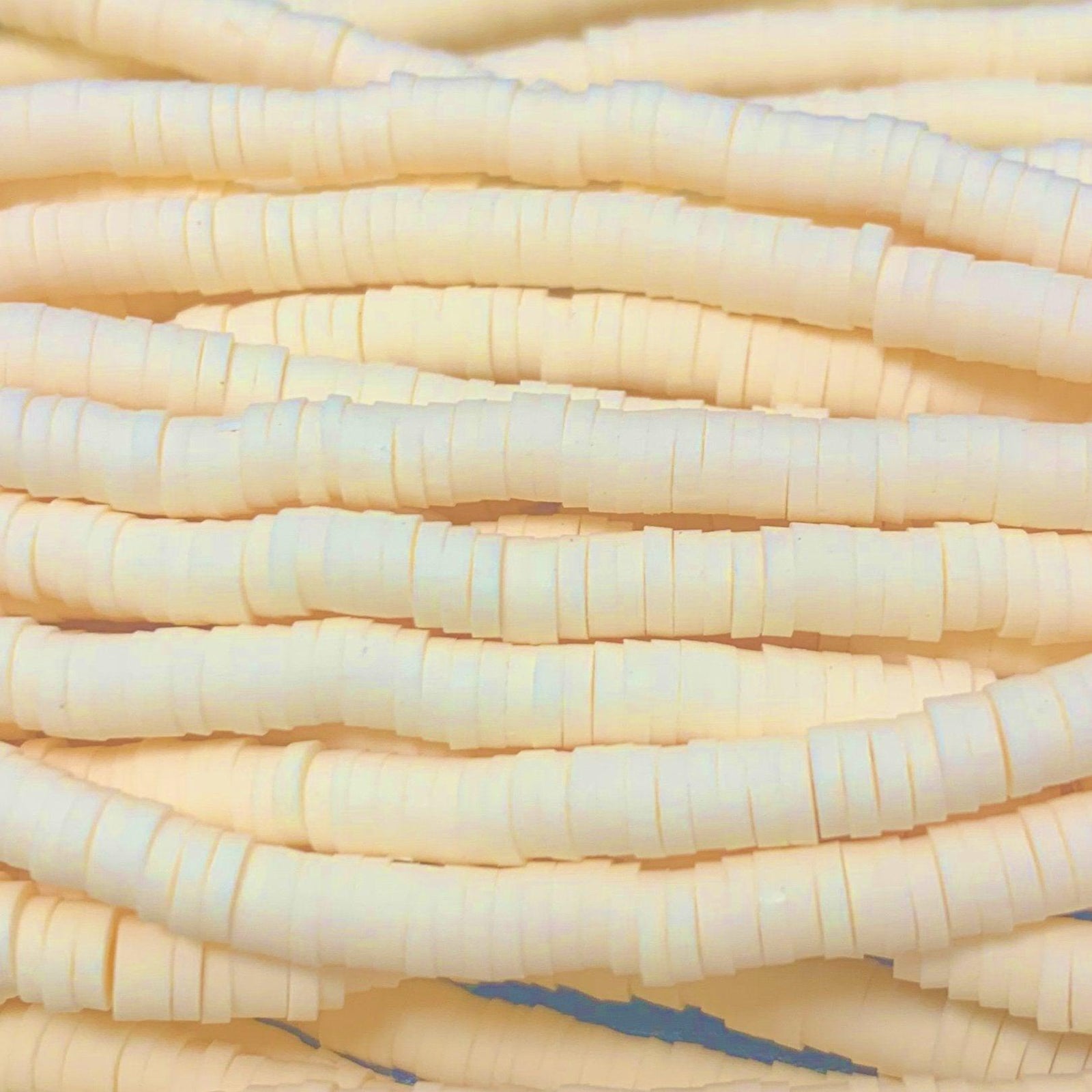 Hele streng Disc kralen 4x1mm Cornsilk ±400 stuks-Kraaltjes van Renate