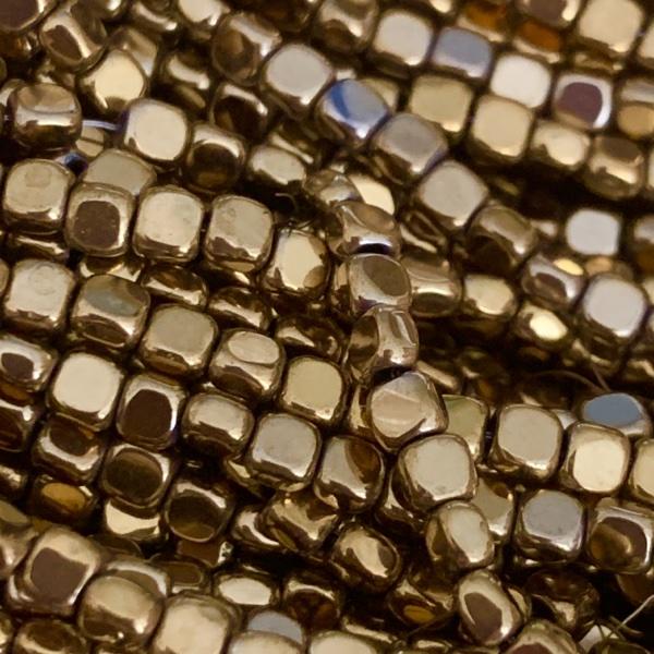 Edelsteen vierkant plat hematiet gold plated 4x4x2mm - 25 stuks-Kraaltjes van Renate