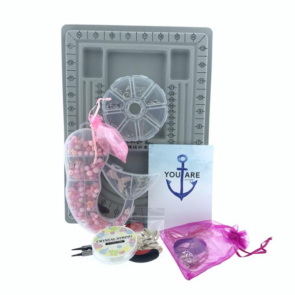 Giftbox kids maxi met kralen, tang, design bord, schelpjes, bedels &amp; draad-Kraaltjes van Renate
