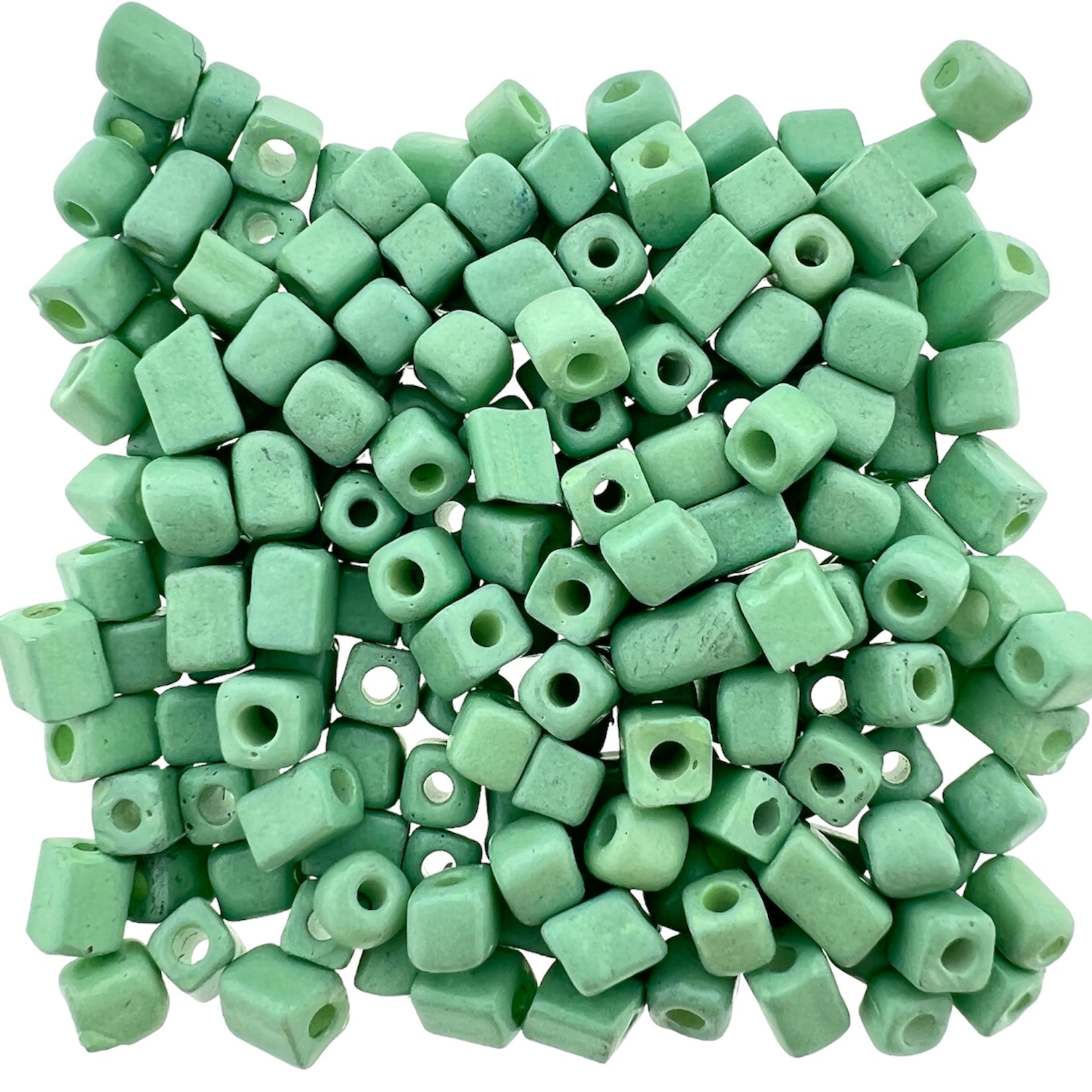 Glaskralen Cube pale green 5x4mm - 20 gram-Kralen-Kraaltjes van Renate