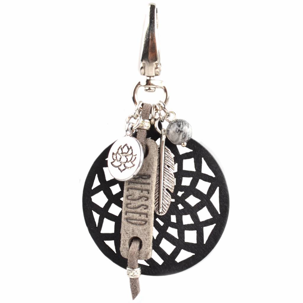Hout & leerhanger 'blessed' DIY pakket Zwart greige-Kraaltjes van Renate