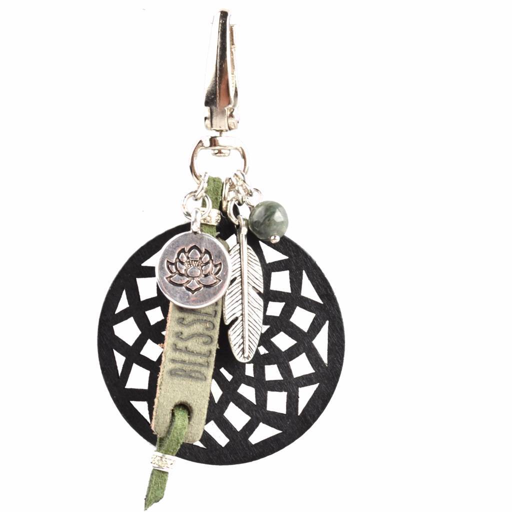 Hout & leerhanger 'blessed' DIY pakket Zwart olijf groen-Kraaltjes van Renate