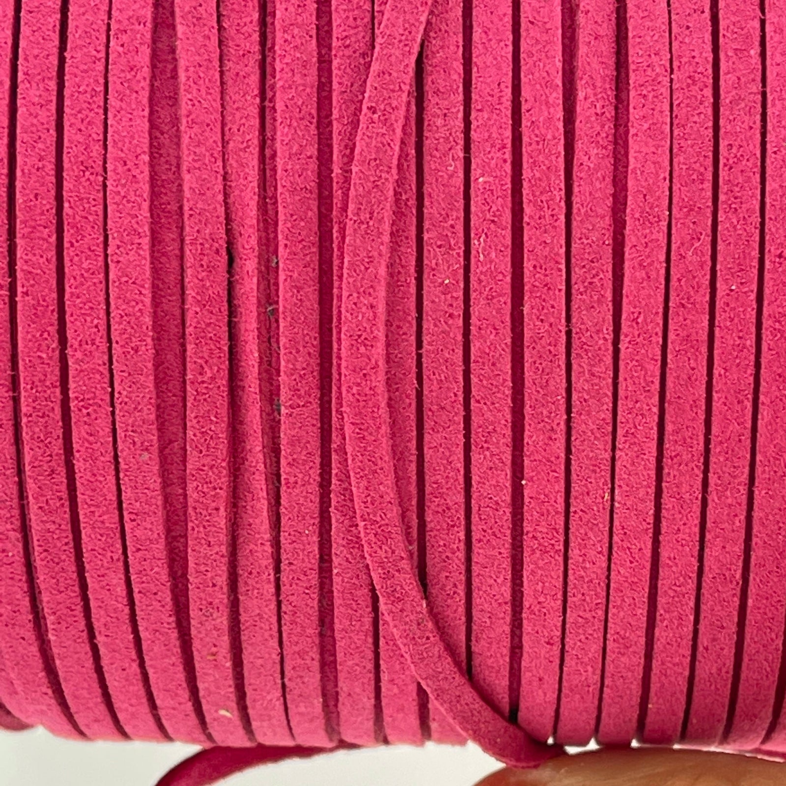 Imitatie suede fuchsia 3x1,5mm - 2 meter-koord-Kraaltjes van Renate