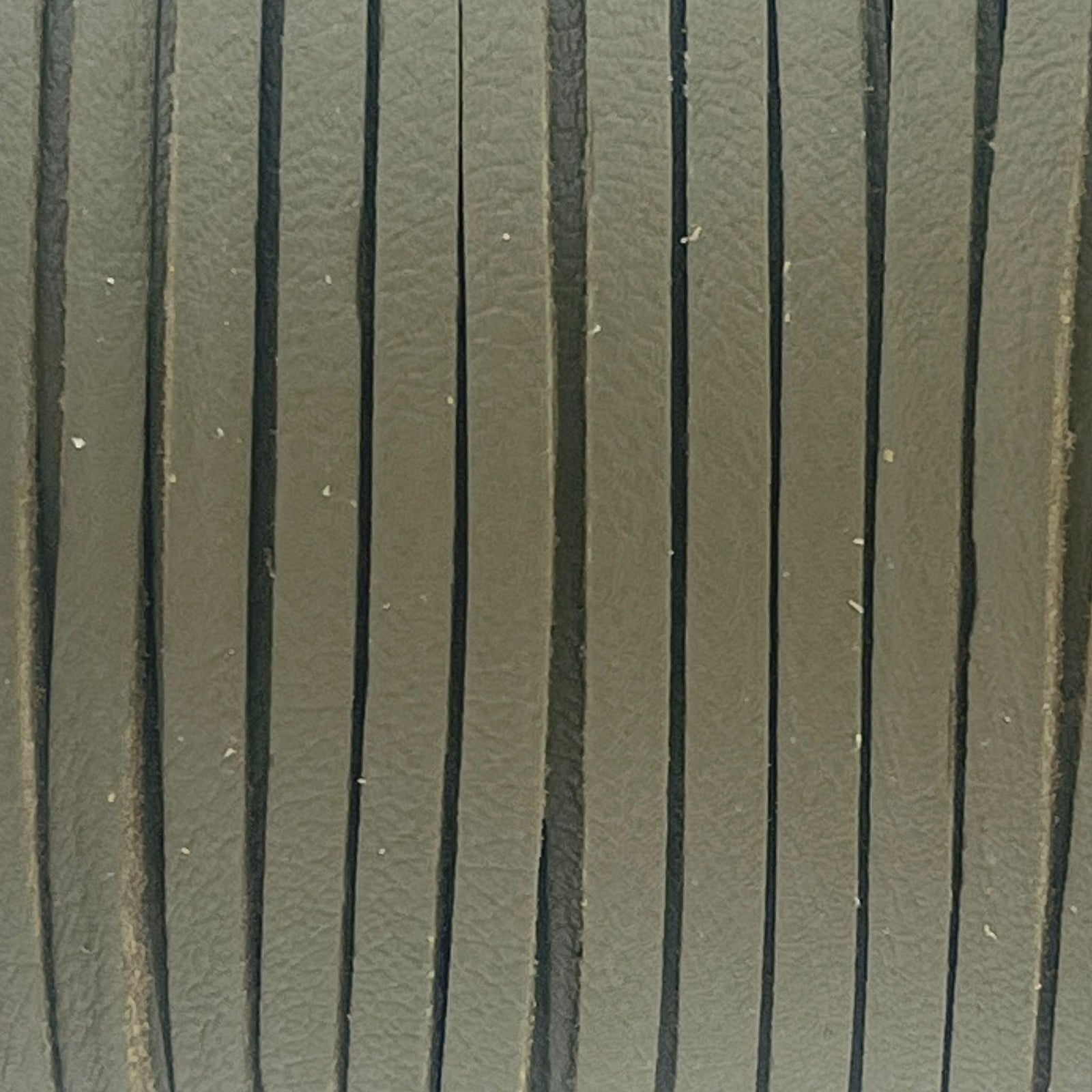 Imitatie suede leather army green 3x1,5mm - 2 meter-koord-Kraaltjes van Renate