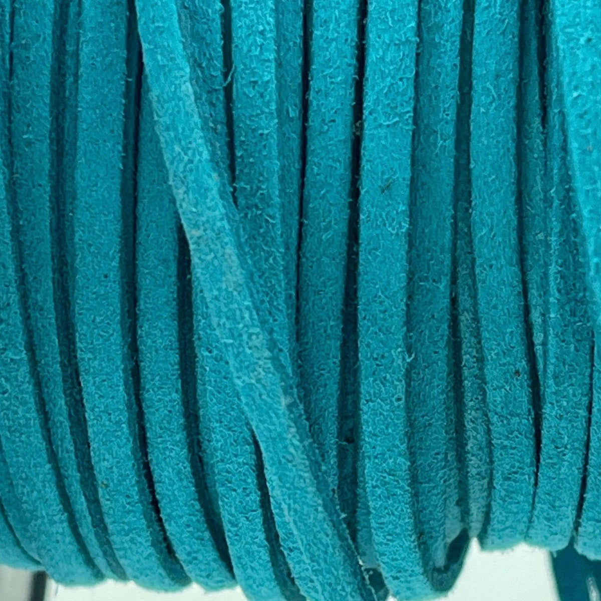 Imitatie suede turquoise blauw 3x1,5mm - 2 meter-koord-Kraaltjes van Renate