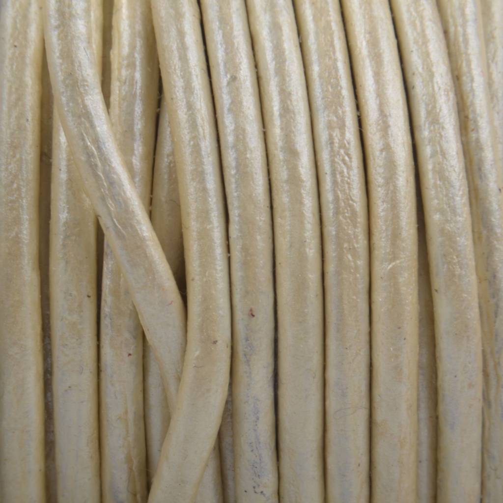 Leer rond parel wit metallic 3mm - prijs per meter-Kraaltjes van Renate