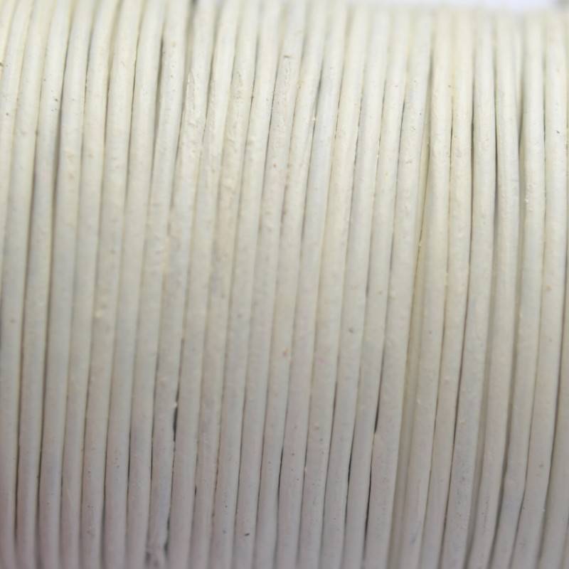 Leer rond wit 1mm-Kraaltjes van Renate