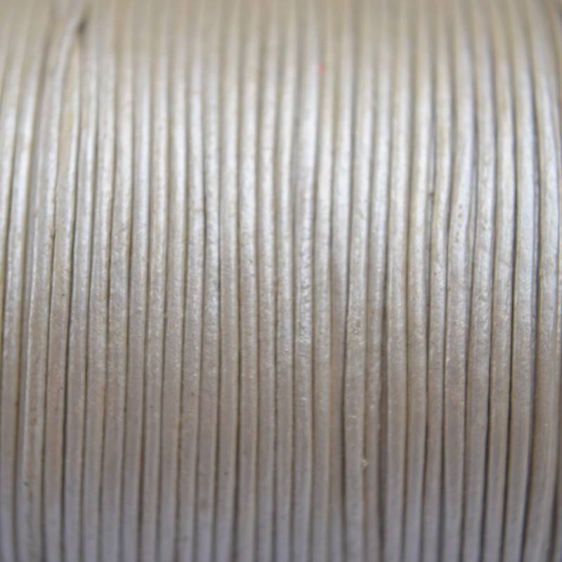 Leer rond wit parelmoer 1mm - per meter-Kraaltjes van Renate