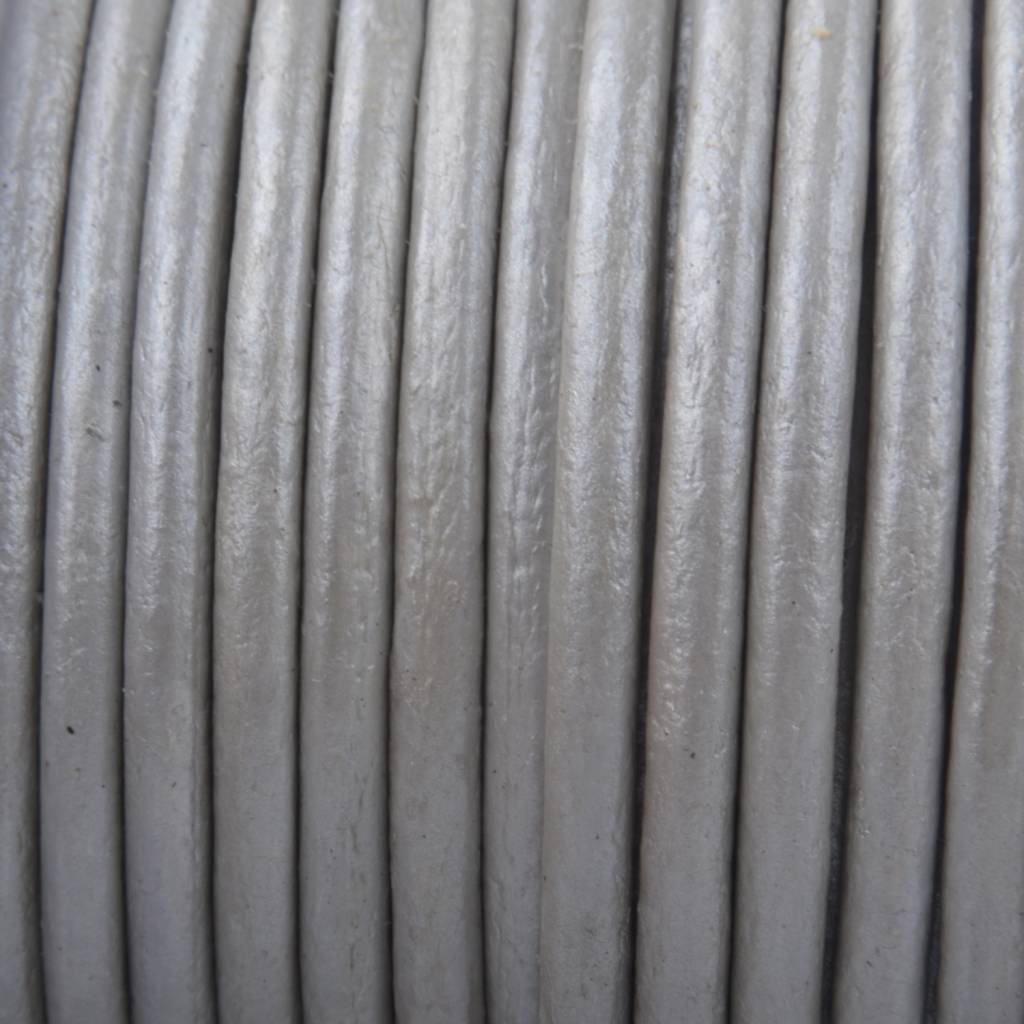 Leer rond zilver metallic 3mm - prijs per meter-Kraaltjes van Renate