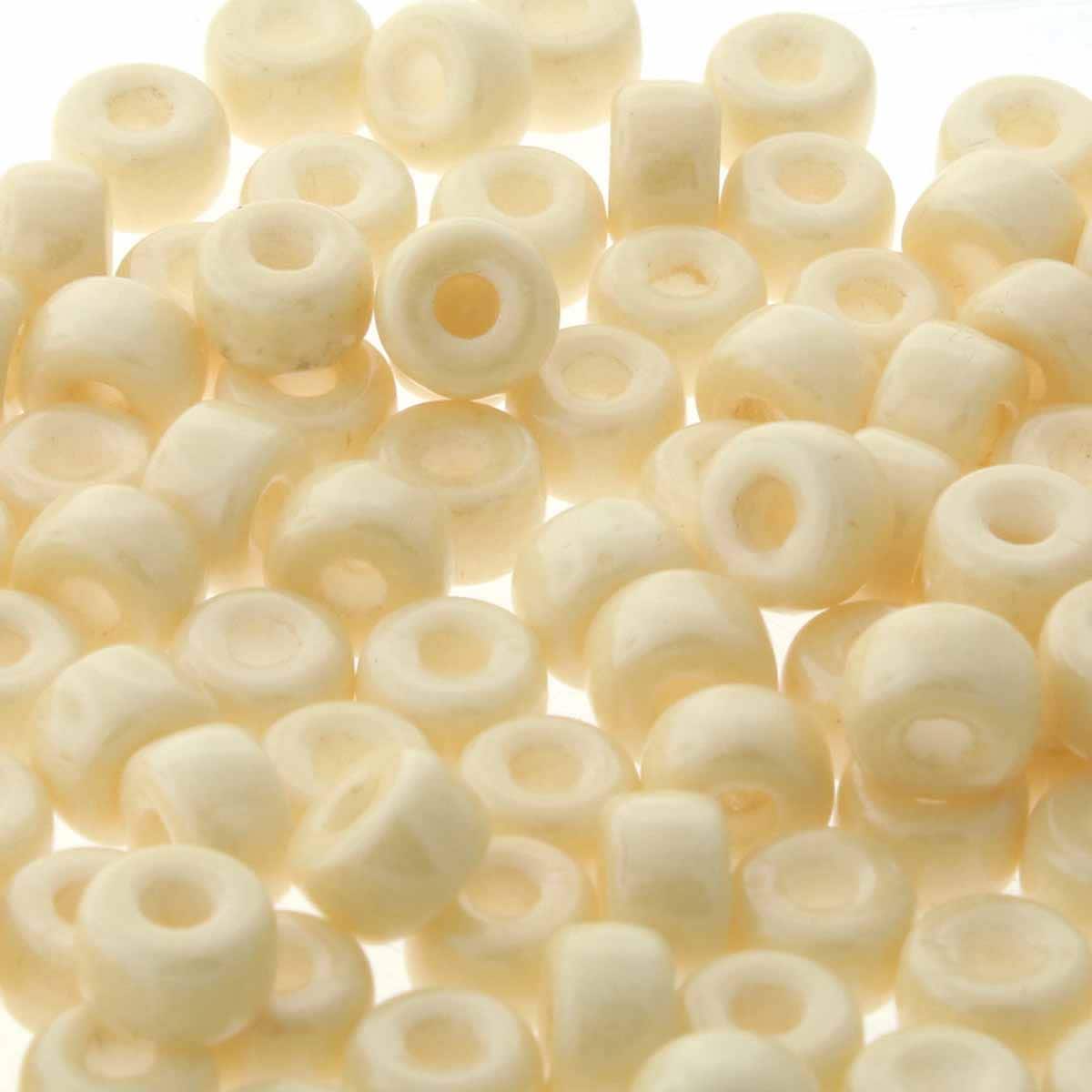 Matubo kralen Ø2mm Chalk beige luster 2/0 (6mm) - ±22 stuks-Kralen-Kraaltjes van Renate
