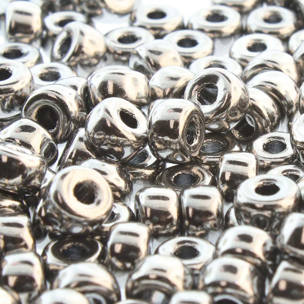 Matubo kralen Ø2mm Metallic grijs 2/0 (6mm) - ±22 stuks-Kralen-Kraaltjes van Renate