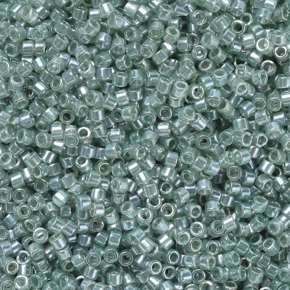 Miyuki Delica Luster light moss green 11/0 - 4 gram-Kralen-Kraaltjes van Renate