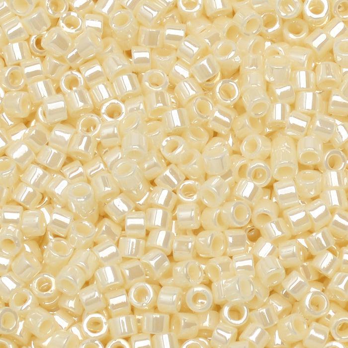Miyuki Delica DB-1900 Crystal Ivory Ceylon 11/0 - 4 gram-Kralen-Kraaltjes van Renate