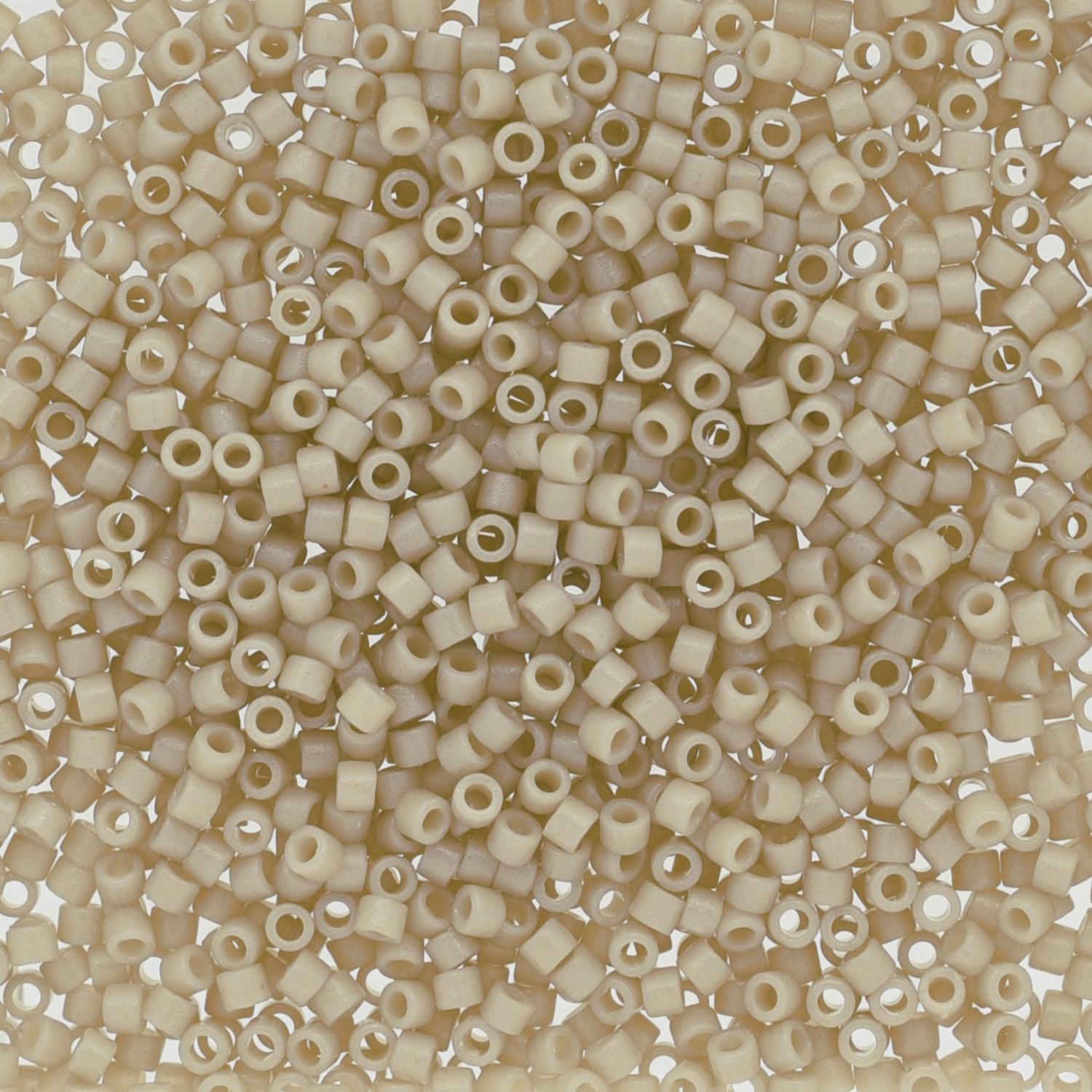 Miyuki Delica 11/0 DB-2362 Duracoat Opaque Dyed Off White - 4 gram-Kralen-Kraaltjes van Renate