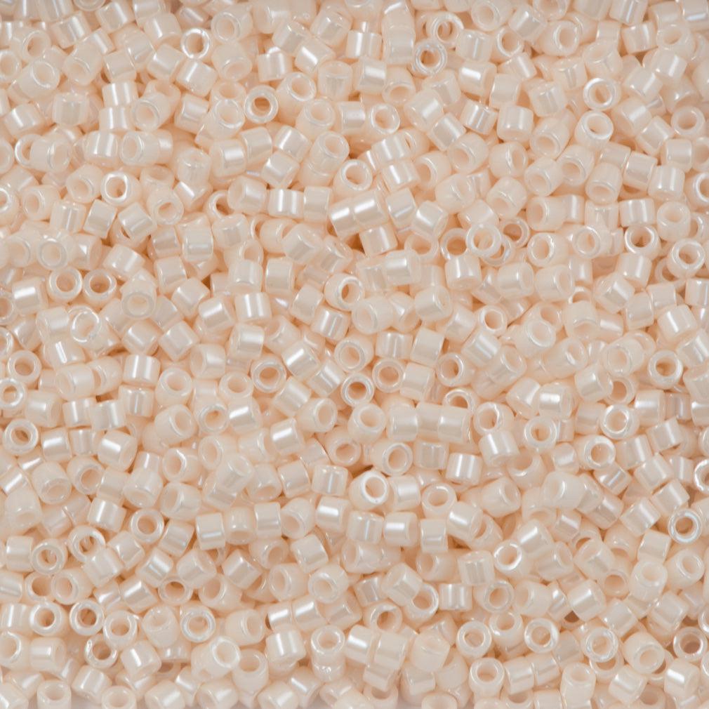 Miyuki Delica DB-1530 bisque white ceylon 11/0 - 4 gram-Kralen-Kraaltjes van Renate