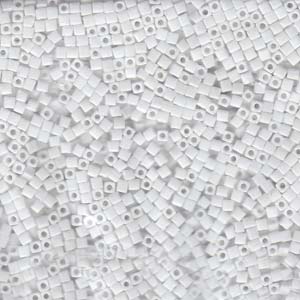 Miyuki cube 1.8mm Opaque matte white AB 402FR - 5 gram-Kralen-Kraaltjes van Renate