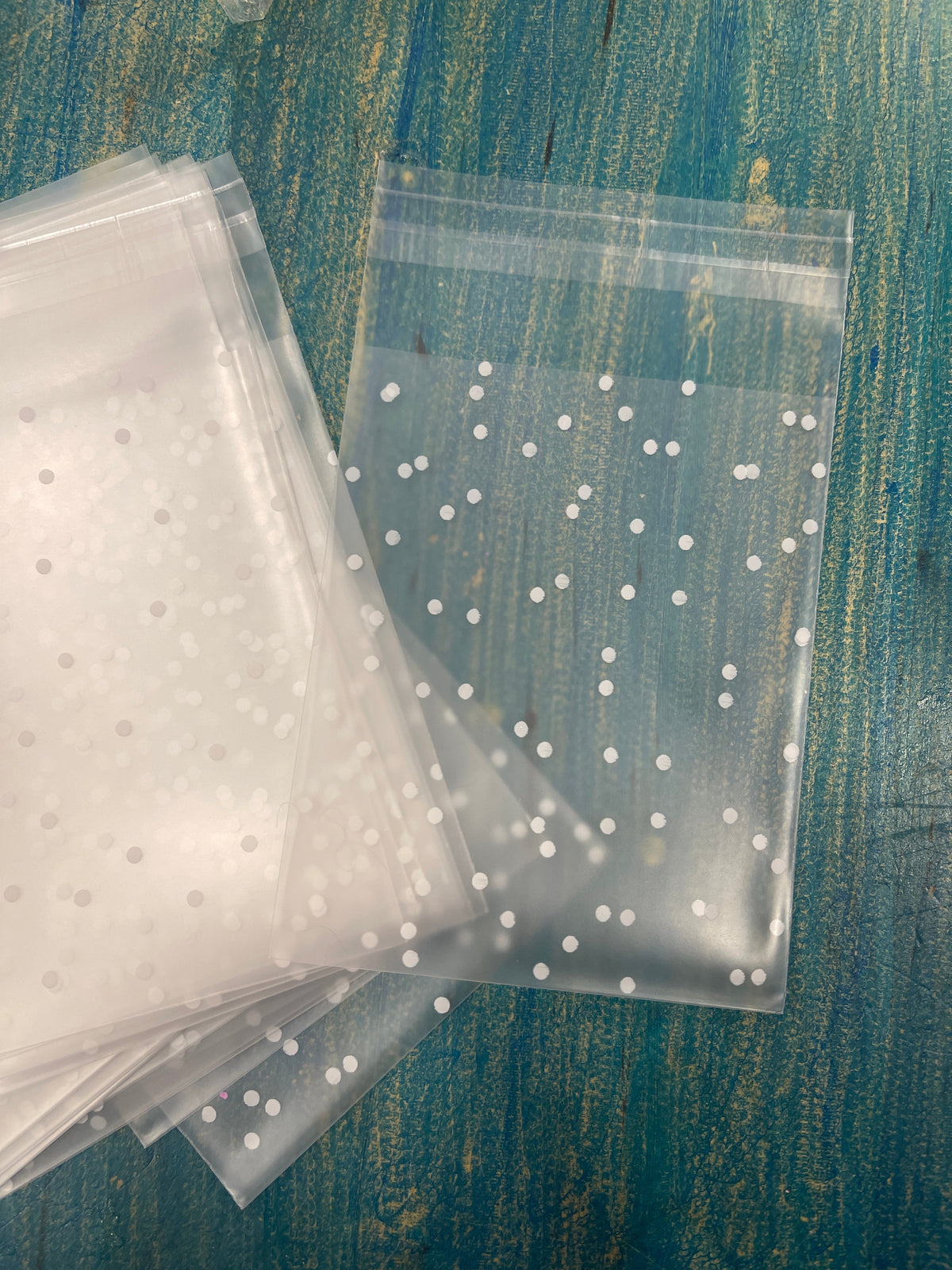 Plastic cadeauzakjes witte stipjes 10x8cm - 20 stuks-Inpakken-Kraaltjes van Renate