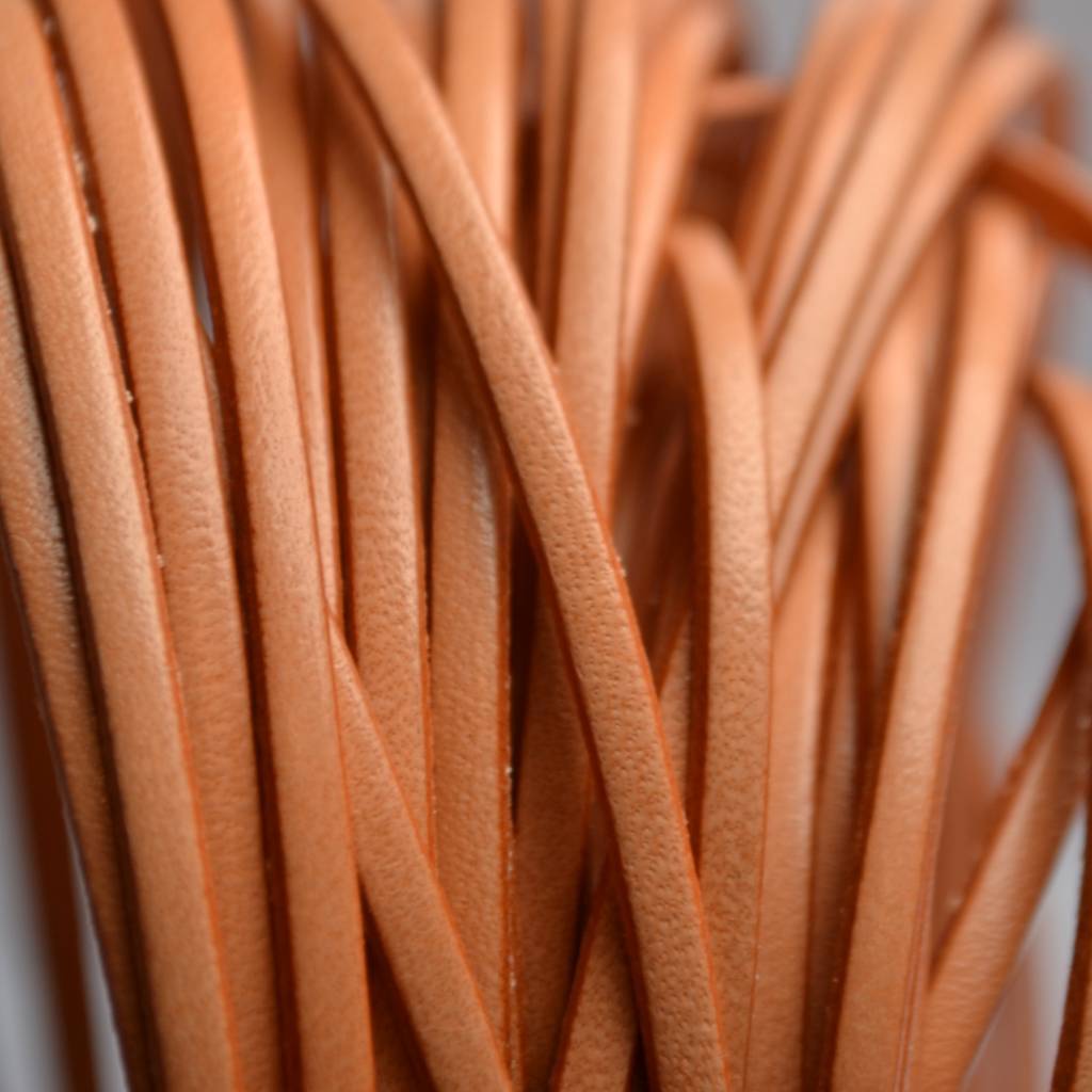 Plat leer 3mm peach - per 10cm-Kraaltjes van Renate