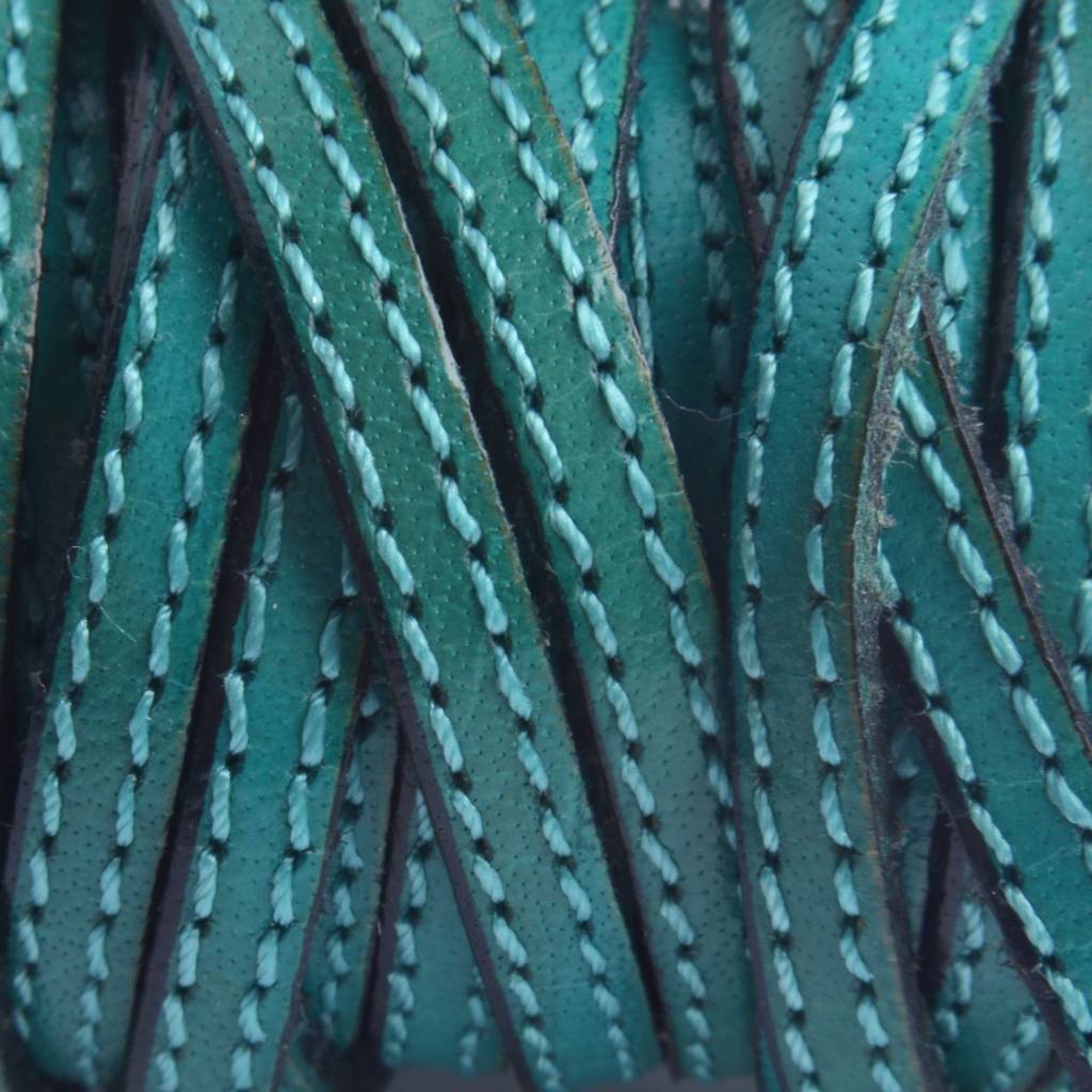 Plat leer met dubbel stiksel smaragd groen 5x2mm - prijs per cm-Kraaltjes van Renate