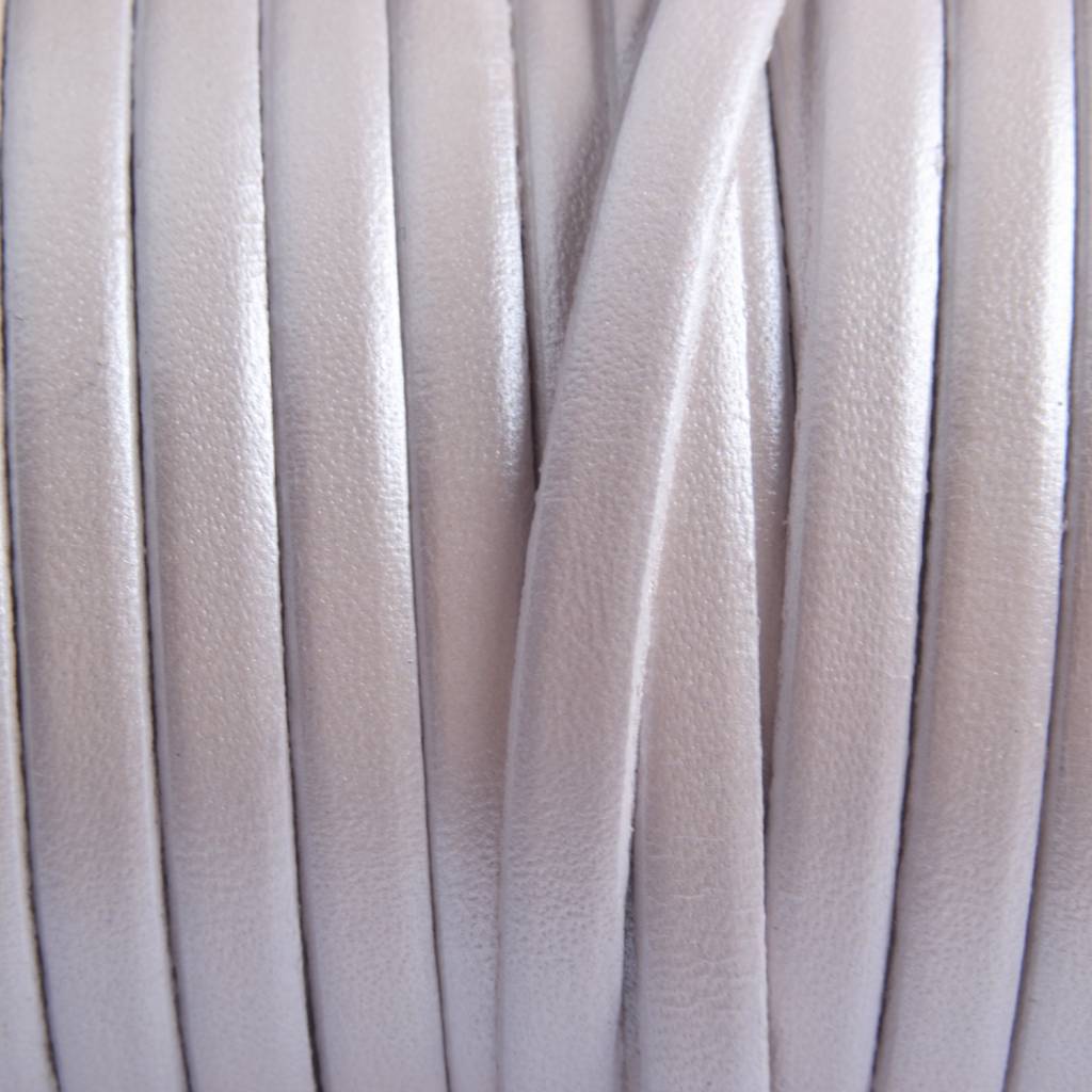 Plat leer metallic wit 5x2mm - prijs per cm-Kraaltjes van Renate