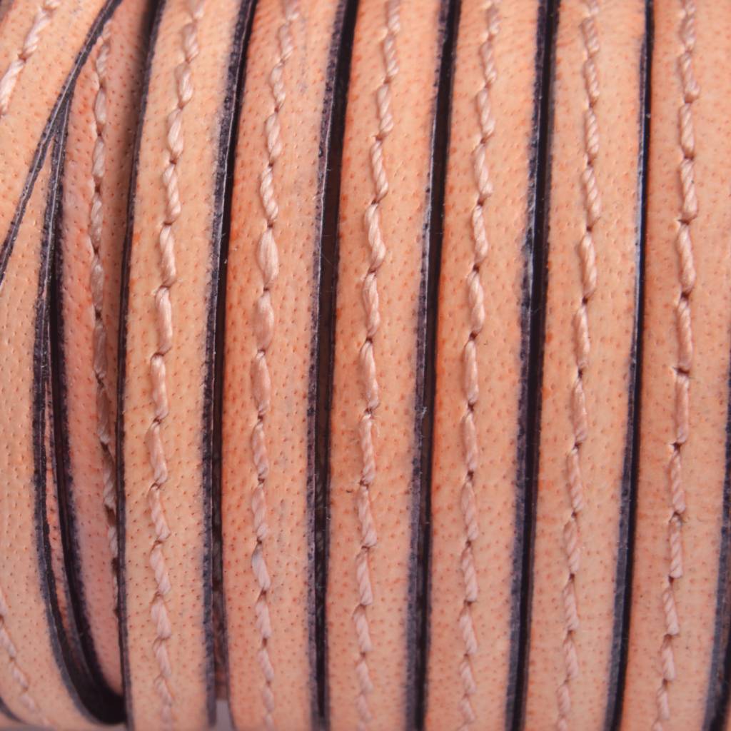 Plat leer stiksel peach 5x2mm - prijs per cm-Kraaltjes van Renate