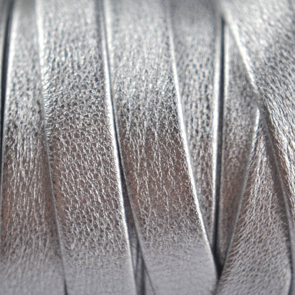 Plat nappa leer silver shine 10mm - 19cm-Kraaltjes van Renate