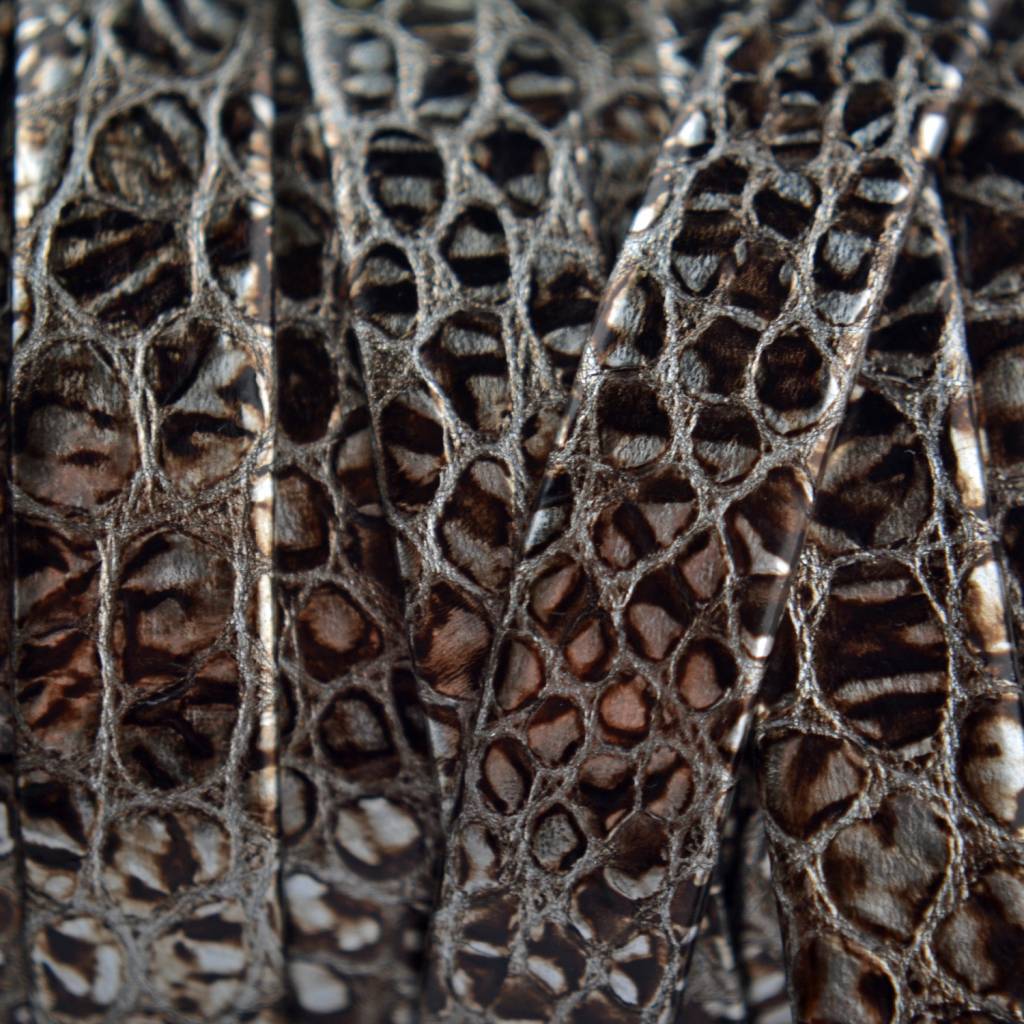 Plat nappa leer zilver bruin snake 10mm - prijs per cm-Kraaltjes van Renate