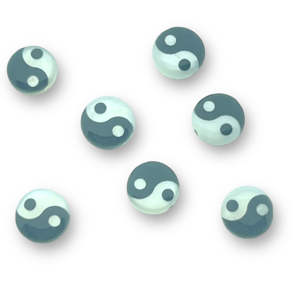 Platte zoetwaterschelp kraal met zwart YinYang 6mm-Kralen-Kraaltjes van Renate