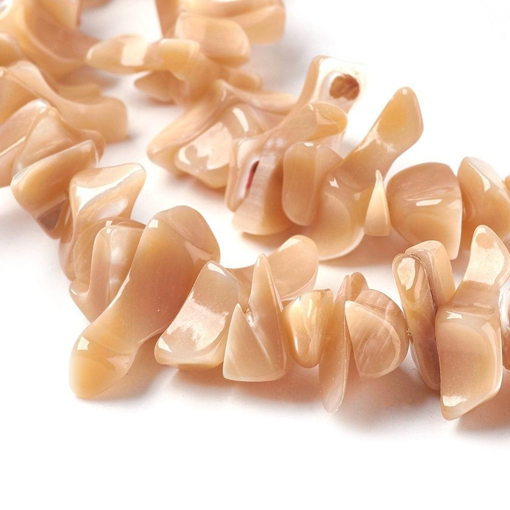 Schelp Kralen Chips Parelmoer Beige 13x6mm - per 12 gram-Kralen-Kraaltjes van Renate