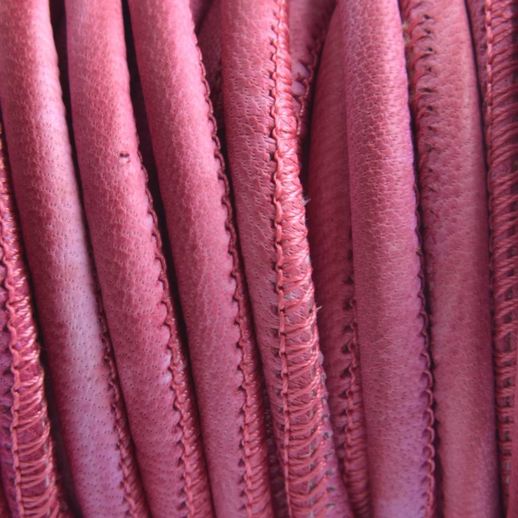 Stitched nappa PQ leer rond strawberry pink 4mm - prijs per cm-Kraaltjes van Renate