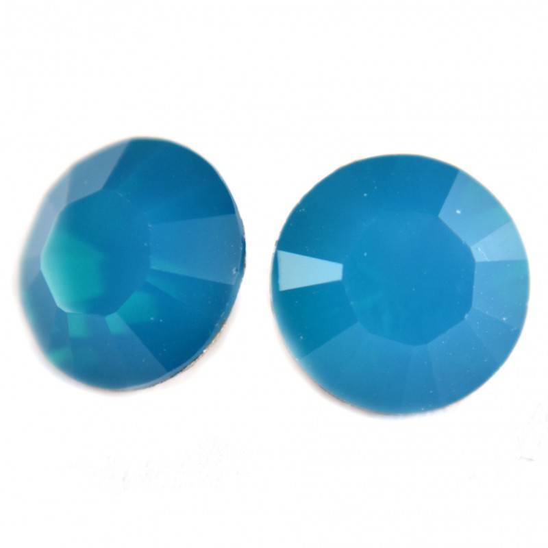 Swarovski puntsteen SS29 Caribbean Blue Opal-Kraaltjes van Renate