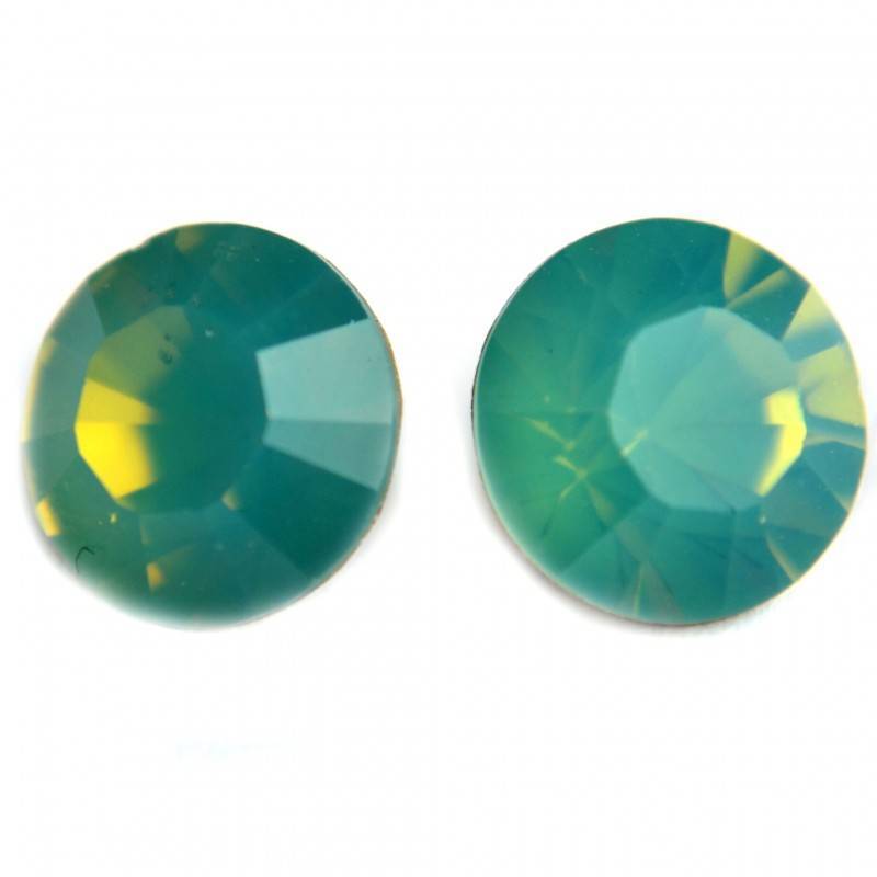 Swarovski puntsteen SS29 Pacific Opal-Kraaltjes van Renate