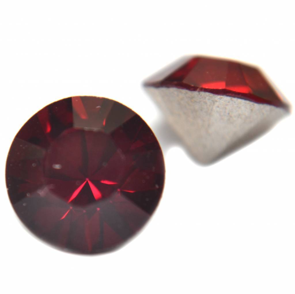 Swarovski puntsteen SS39 Dark Siam-Kraaltjes van Renate