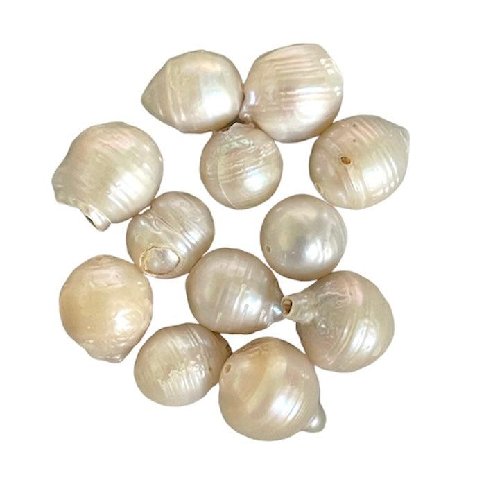 Zoetwaterparel naturel ±15x10mm- per stuk-bedels-Kraaltjes van Renate